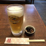 Narita ya - とりあえず生ビール500円には付き出しのひじきの煮物が。