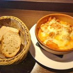 三元豚ホルモンとトマトとポテトのグラタン税込980円