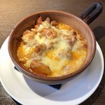 フランス田舎料理の店 ビストロ ベズ - 三元豚ホルモンとトマトとポテトのグラタン税込980円