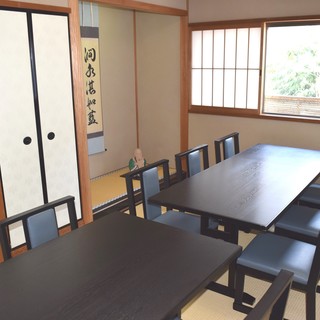 温もりを感じる隠れ家的和空間。肩の力を抜いて気軽にお食事を。