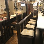 ごくらく亭 - 明るい店内です！