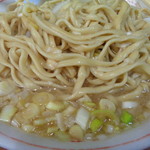 ラーメン二郎 - ネギとスープと麺のハーモニー
