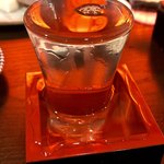 居酒屋よっちゃん - 日本酒はなみなみと注がれます