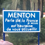 Hotel Napoleon Menton - マントンの町に入ってきました。