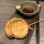 八重洲 天ぷら串 山本家 - 秋刀魚と秋ナスと大葉　３５０円 秋を感じる一品。生姜と和風ソースで。
