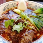 阿里城 - 牛肉のラーメン