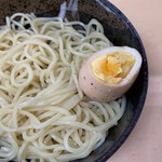 三谷製麺所 - つけ汁の玉子