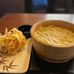 Marugame Seimen - 釜揚げうどん大と野菜かき揚げ