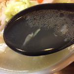 自慢亭 - スープ、澄んでいます。塩気も充分です。