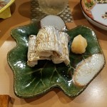 鮮魚と鰻 清流満月 野毛 - 太刀魚もこう焼かれると