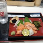 立ち喰い魚 ふじ屋 - サーモン食べ比べ480円