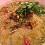 Thai Food Lounge DEE - グリーンカレーラーメンL 激辛 (´∀｀)/ パクチー入