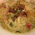 Thai Food Lounge DEE - グリーンカレーラーメンL 激辛 (´∀｀)/ 麺見せ