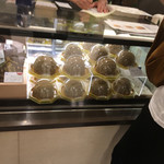 小布施堂シンジュク - ショーケース（部分）