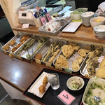 本格さぬきうどん　穂乃香 - 揚げ物コーナー