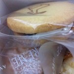 レーズンサンド140円(ラムレーズン)