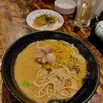 らーめん酒場 八十一 - 辛ネギラーメンと卵かけご飯！