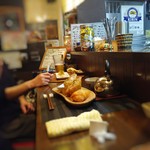 インディ庵 - カウンターの様子。