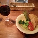 ラ・カシータ - 赤ワインとワカモーレ
