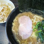 横浜らーめん寿三家 - 料理写真:ラーメン＋ミニもやチャー丼