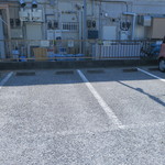 横浜らーめん寿三家 - 駐車場の一部