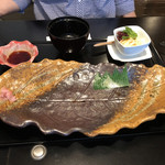 寿し善 - お皿も立派です