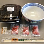 吉野家 - 豚丼、移し替え業務①