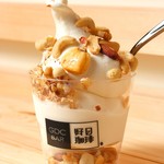 好日珈琲 - ソフトクリーム（ミックスナッツ）