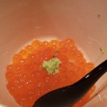 鮨 さかい - (05)筋子(岩手県普代産)、赤酢シャリを添えて
      フレッシュな筋子をほぐしたイクラは円やかな旨みとコクが楽しめました。
      やはり旬の筋子のTKGはウマい！
