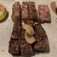 鉄板焼さわふじ - 石垣牛サーロインステーキ&本部牛赤身ステーキ。