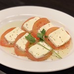 Caprese with chilled tomatoes and cream cheese