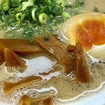 だるま大使 - メンマと煮卵【料理】