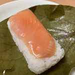鉄砲寿司 - 柿の葉寿司(鮭)♡1個 150円(税込)