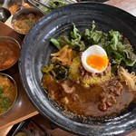 SPICY CURRY 魯珈 - ろかプレート(ラム)、ぷち(チキン、野菜コルマ、秋鮭と舞茸のカレー)
