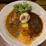 SPICY CURRY 魯珈 - 2種カレー(カルパシ薫るシャヒジーラ手羽元カレー、欧風辛口ビーフカレー)＋るうろう煮玉子