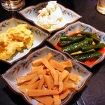 楓家 - おつまみいろいろ：みんなでシァーして食べましょう（笑）