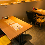 肉と鍋 さとり - テーブル4人用