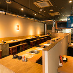 肉と鍋 さとり - 内観全体