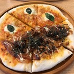 カフェ ド ヒラオカ - ピザ　照り焼きチキンとマルゲリータのハーフ&ハーフ