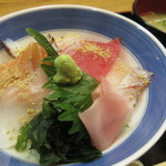 やま瀧 - ランチタイムの数量限定海鮮ちらし丼