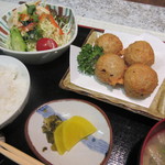 Yamataki - ランチタイムのすり身揚げ定食