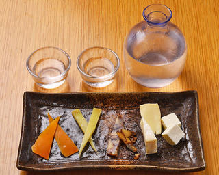 h Nihonshu To Sakana To Tamago Neko To Tamago - 地酒ご注文の方限定のチーズ