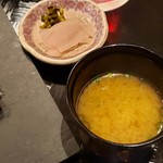 鉄板焼 富貴亭 - 味噌汁と漬物