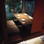 町衆料理 京もん - 2～4名様用の半個室。竹に囲まれた落ち着いた空間です。