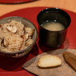 会席料理 かど36 - 2019.10 御食事 松茸ご飯 留め椀（蜆のお味噌汁） 香の物（沢庵漬け、独活）