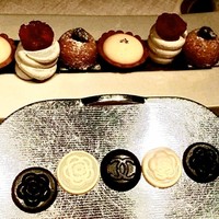 ベージュ アラン・デュカス 東京 - 