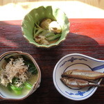 和料理　日和 - 八寸：菜の花と浅利のお浸し、稚鮎、なんとか貝の胡麻ドレッシング