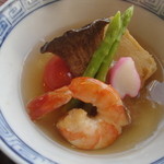 和料理　日和 - 強肴：高野豆腐と海老とアスパラと…トマトをつぶしていただきます