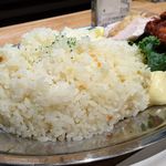 築地揚げ鳥 - 合盛り定食（特盛）890円（税込）