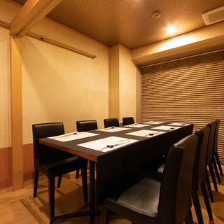 A private Japanese-style room suitable for entertaining and meeting people